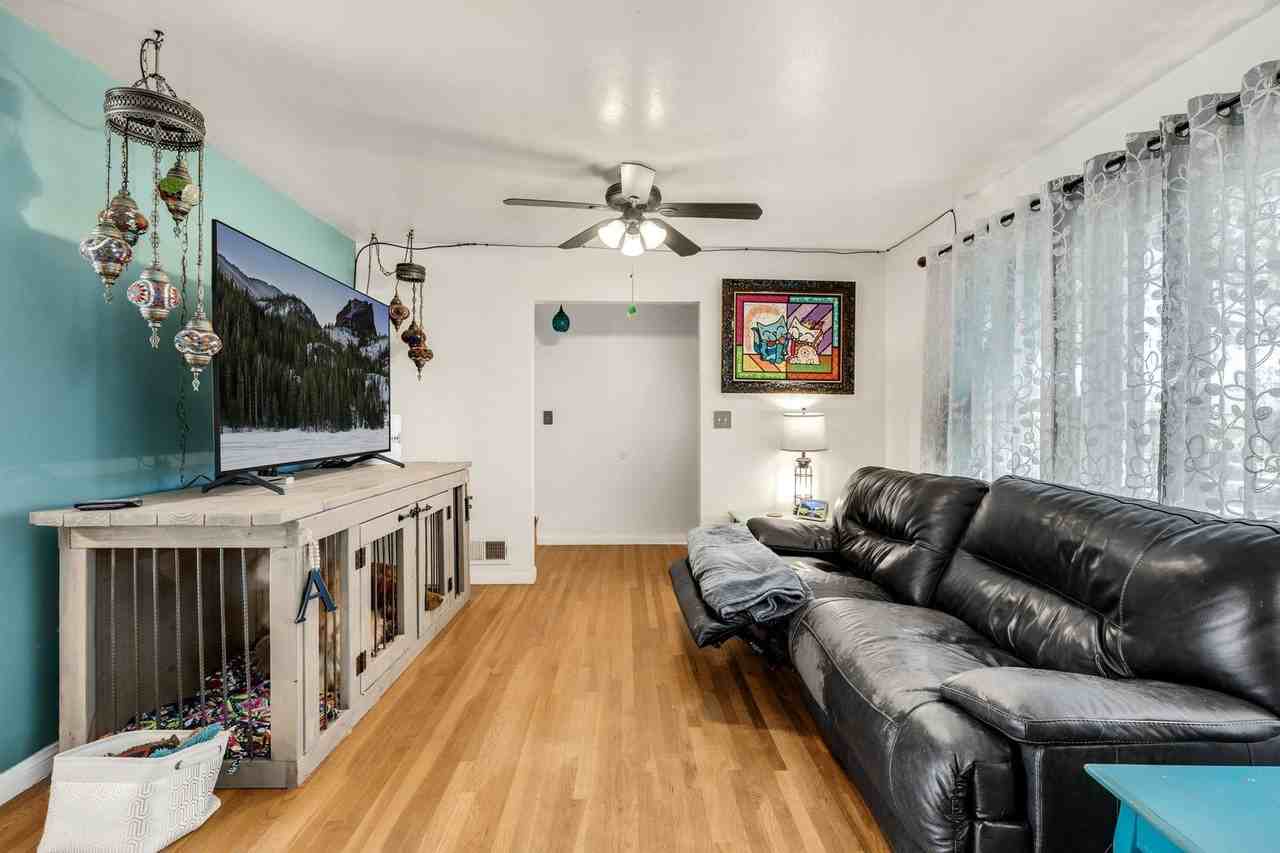 2009 N Linwood Ave - Photo 2 of 27