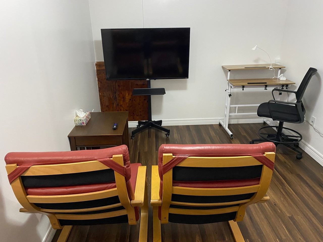 8132 Tenth Line North #Bsmt - Photo 2 of 11