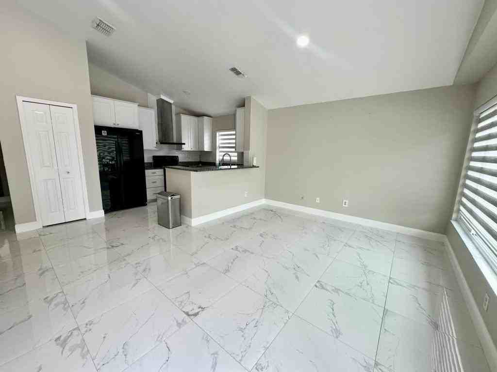 6614 Northhaven Ct - Photo 2 of 13