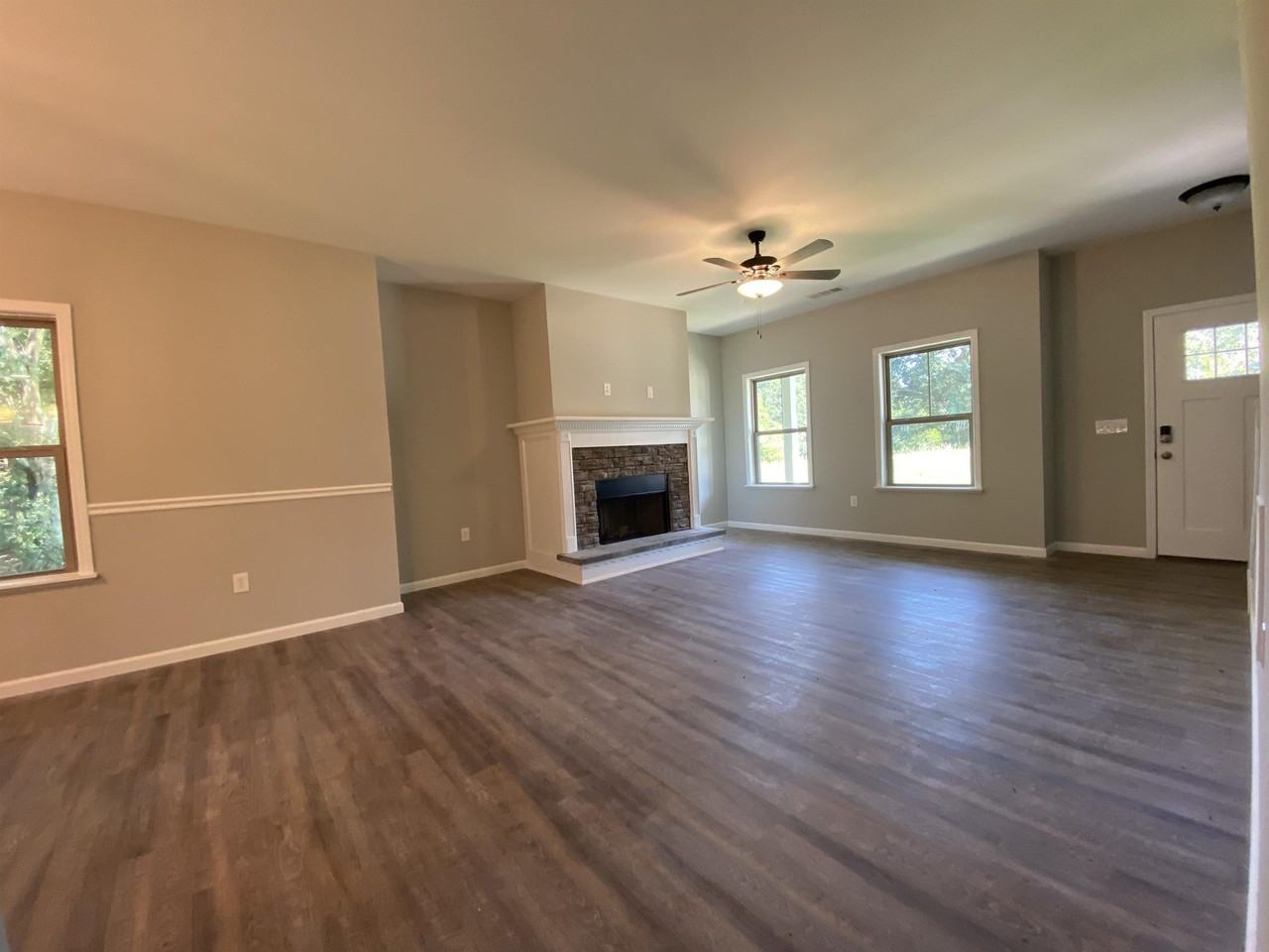 191 Cobb Dr - Photo 3 of 11