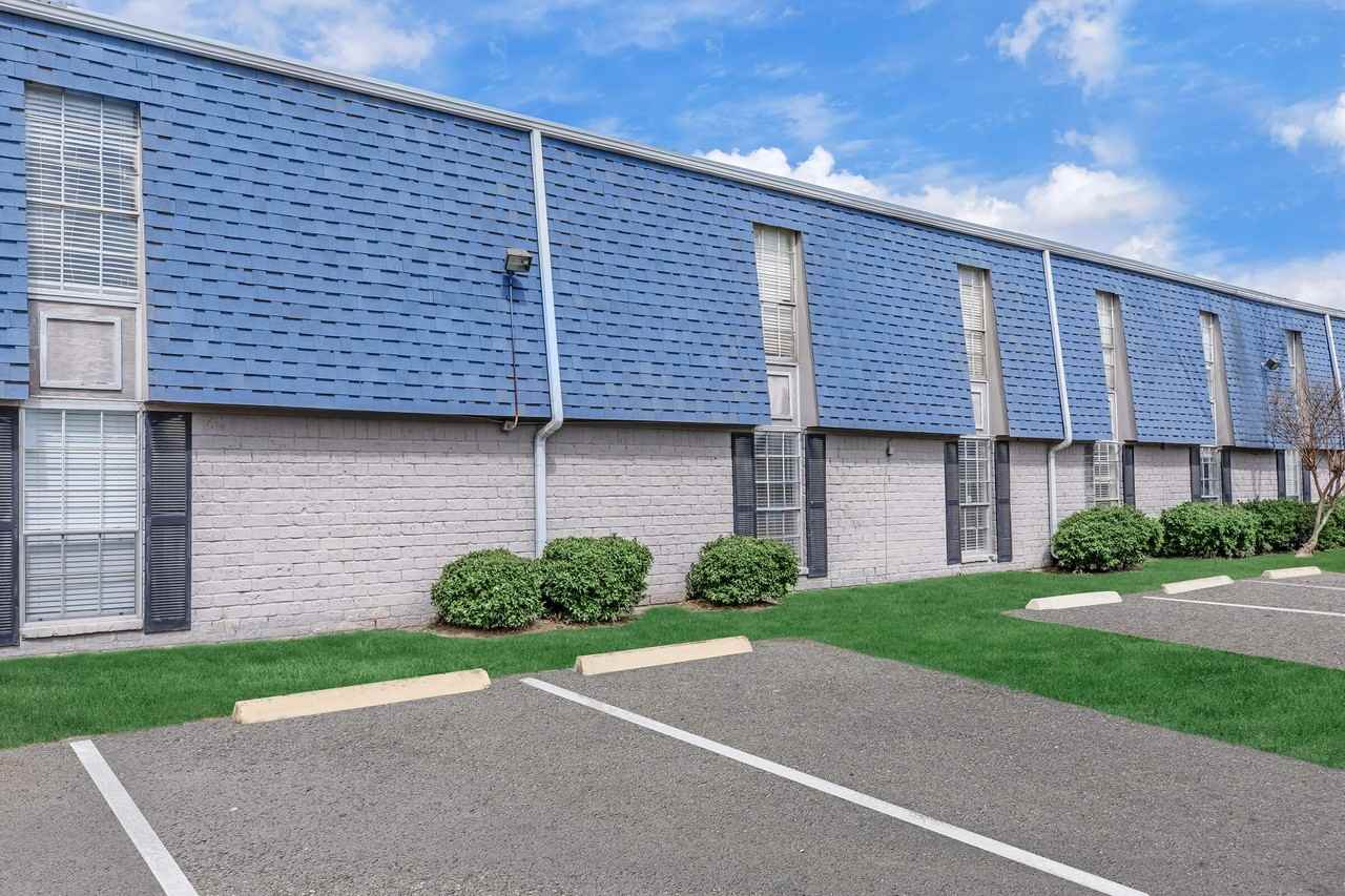 Bender Creek Apartments - Photo 3 of 17