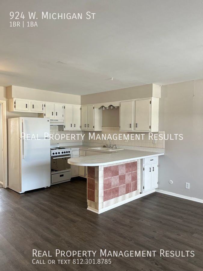 924 W Michigan St - Photo 3 of 8