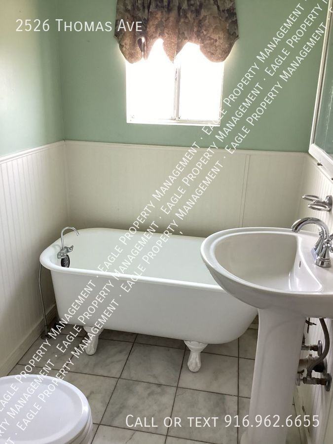 2526 Thomas Ave - Photo 2 of 34