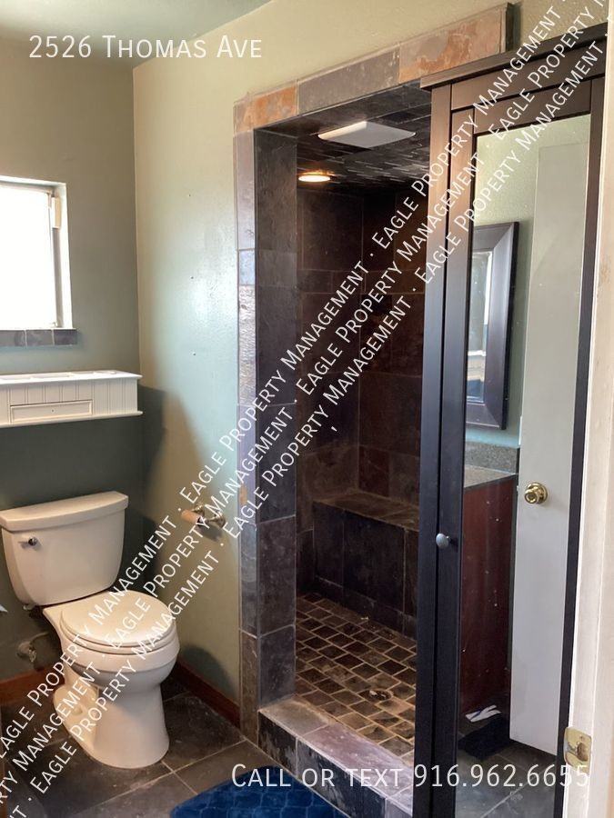 2526 Thomas Ave - Photo 3 of 34