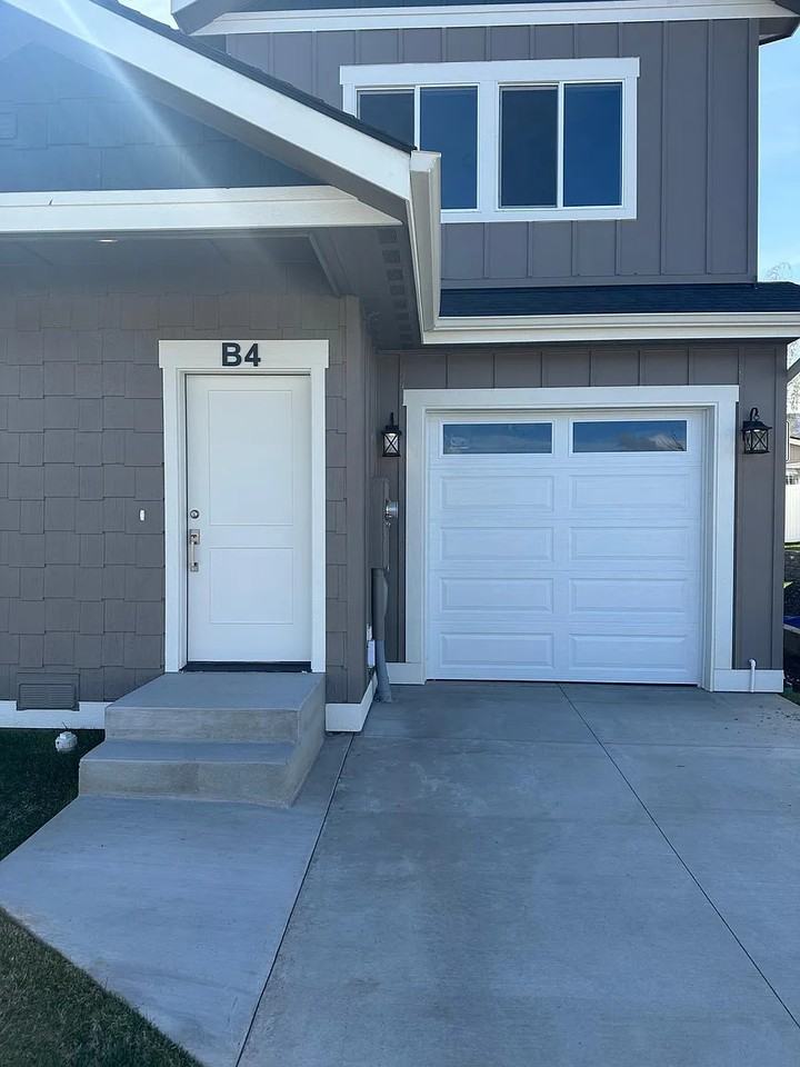 910 Poplar Ave #B4 - Photo 2 of 18