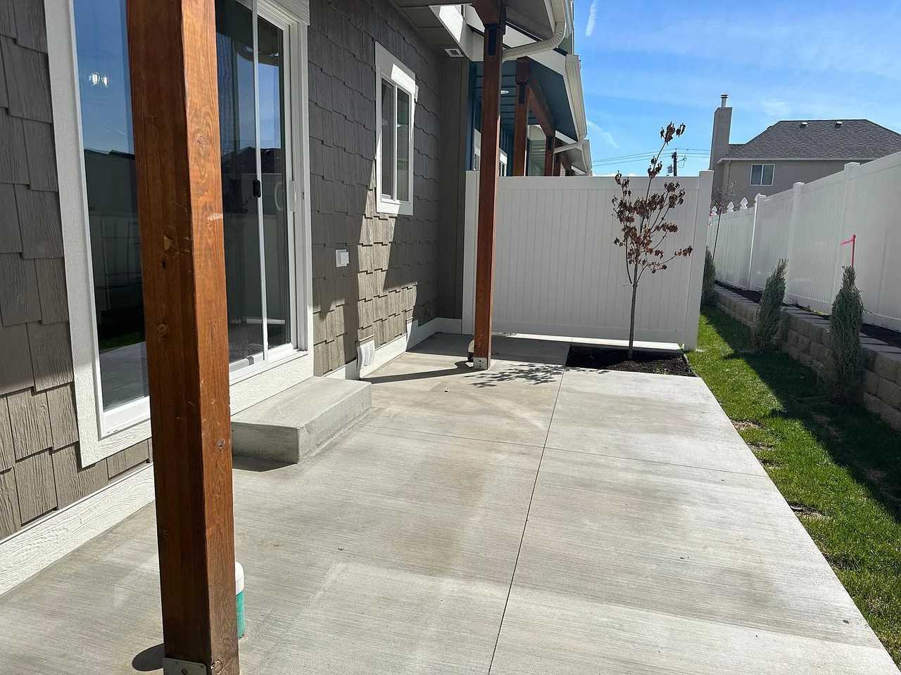 910 Poplar Ave #B4 - Photo 3 of 18