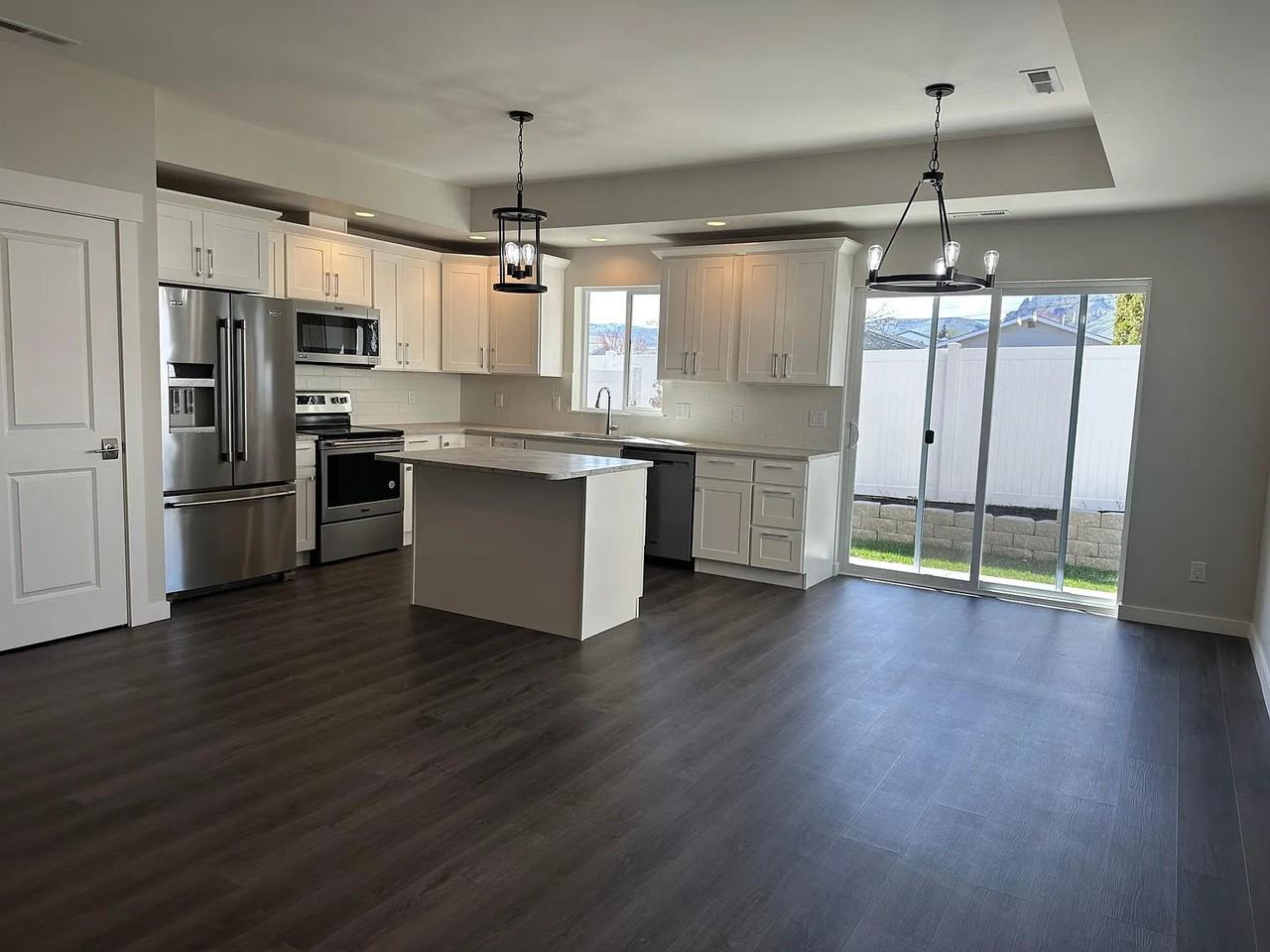 910 Poplar Ave #B4 - Photo 5 of 18