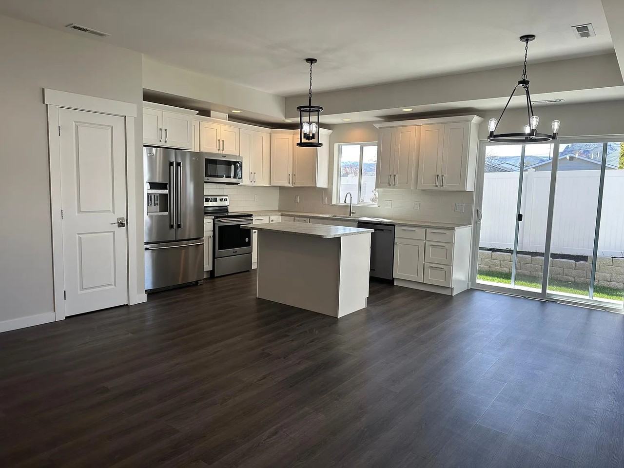 910 Poplar Ave #B4 - Photo 7 of 18