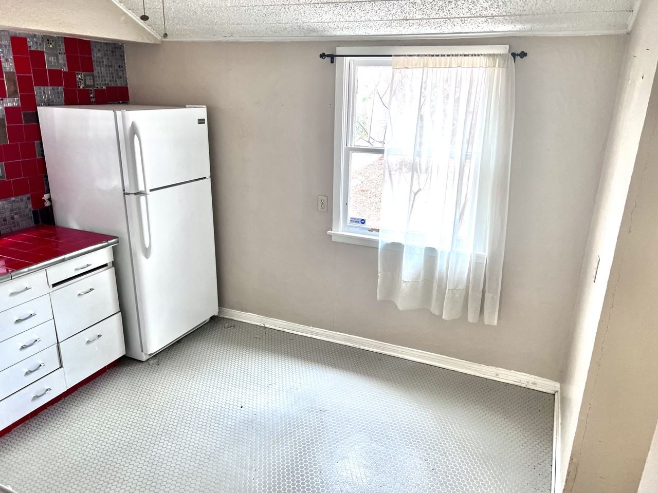 4915 19th St - Photo 3 of 9