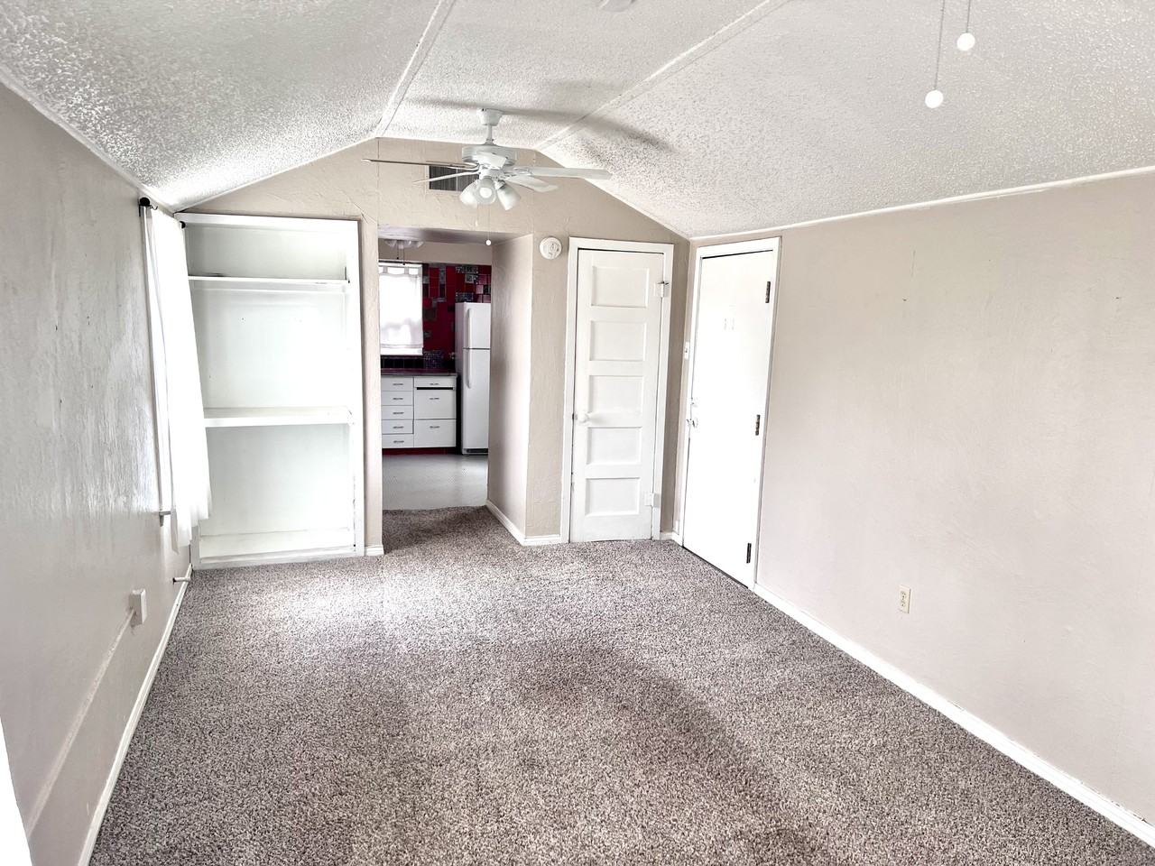 4915 19th St - Photo 4 of 9