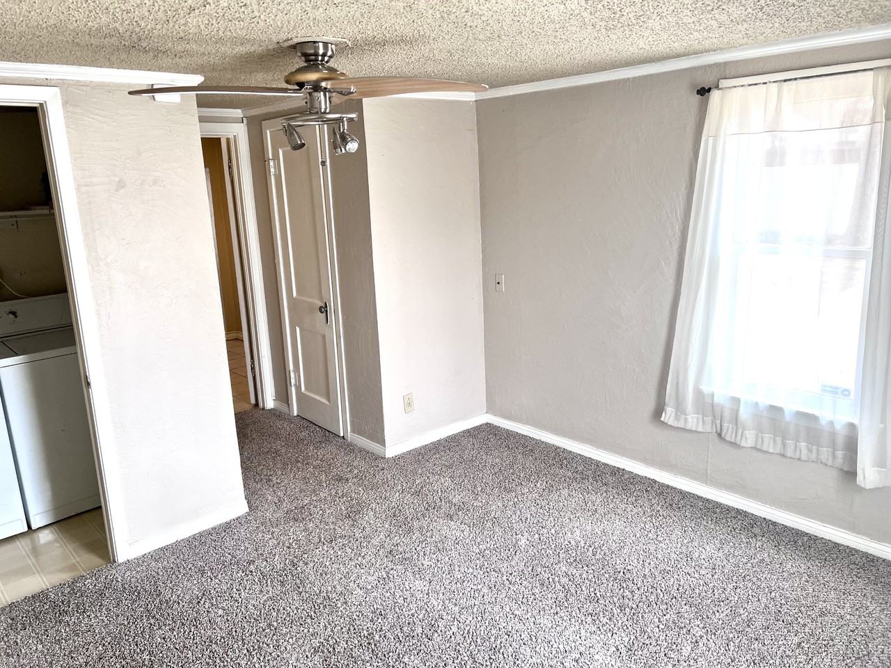 4915 19th St - Photo 5 of 9