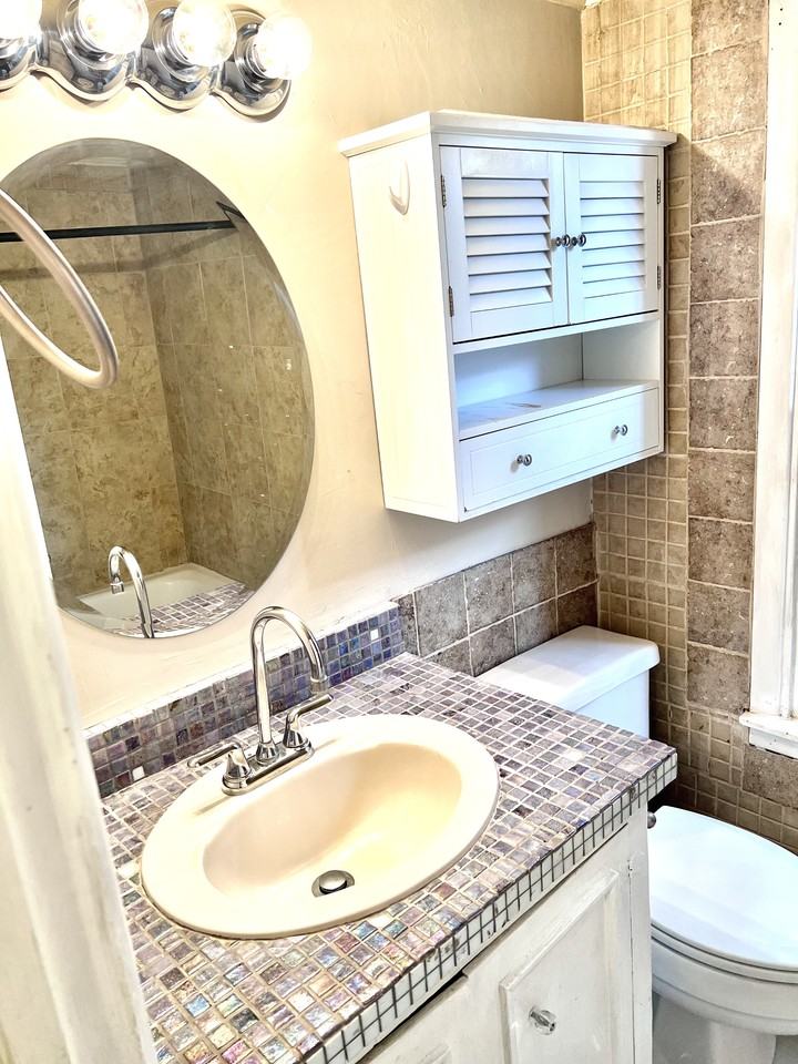 4915 19th St - Photo 7 of 9