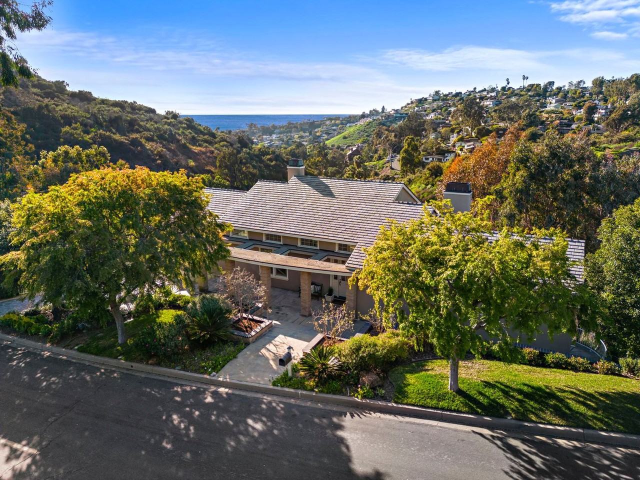 1160 Morningside Dr - Photo 2 of 50