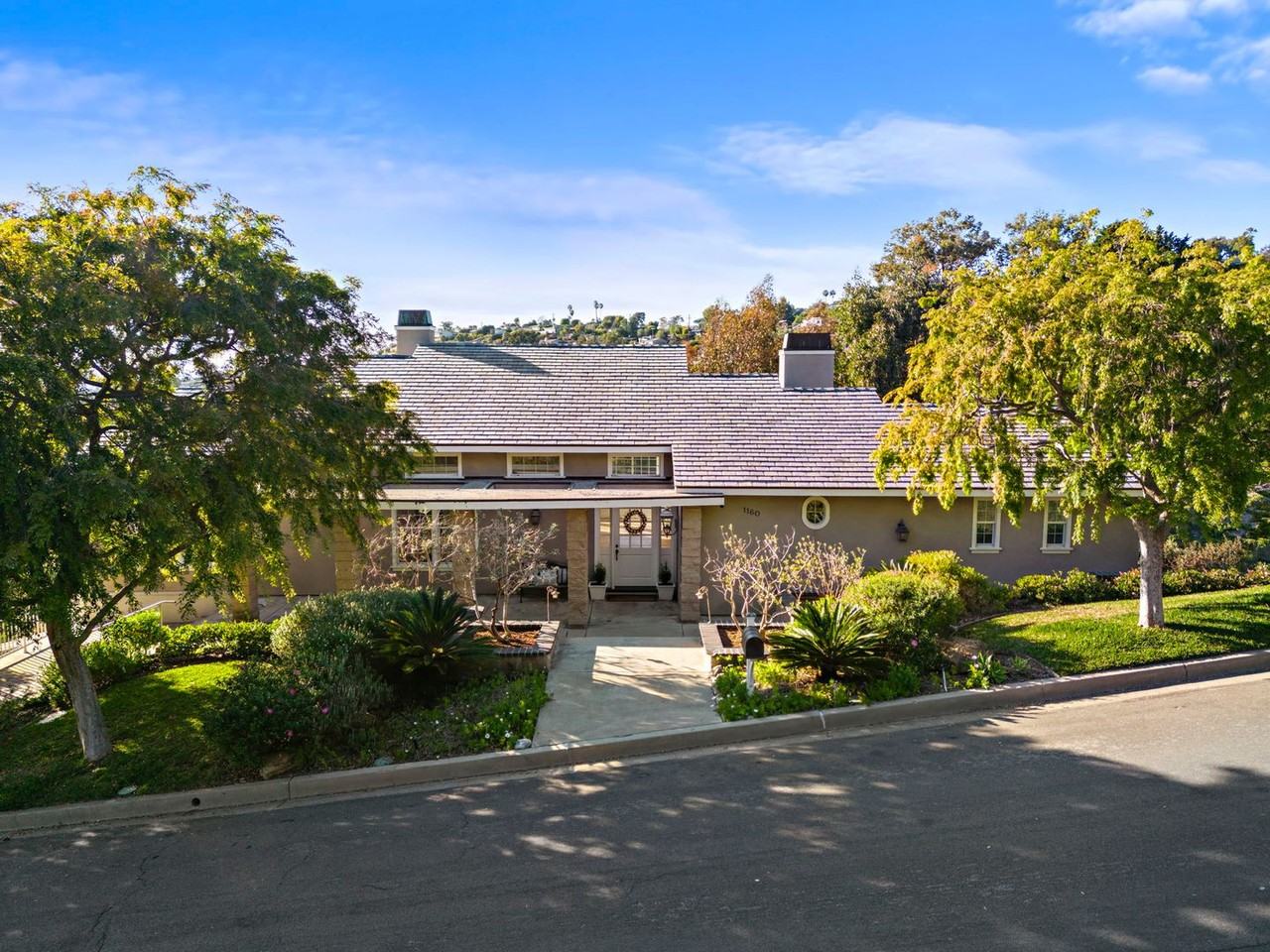 1160 Morningside Dr - Photo 3 of 50