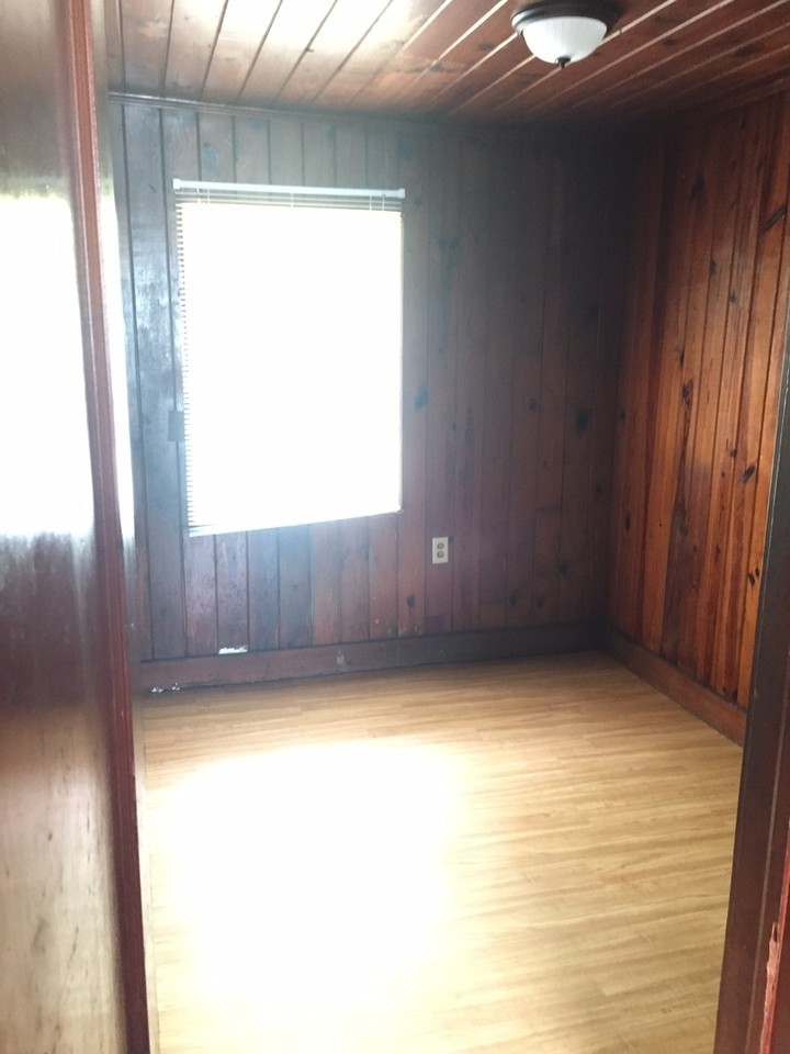 1040 Texas Ave - Photo 3 of 9