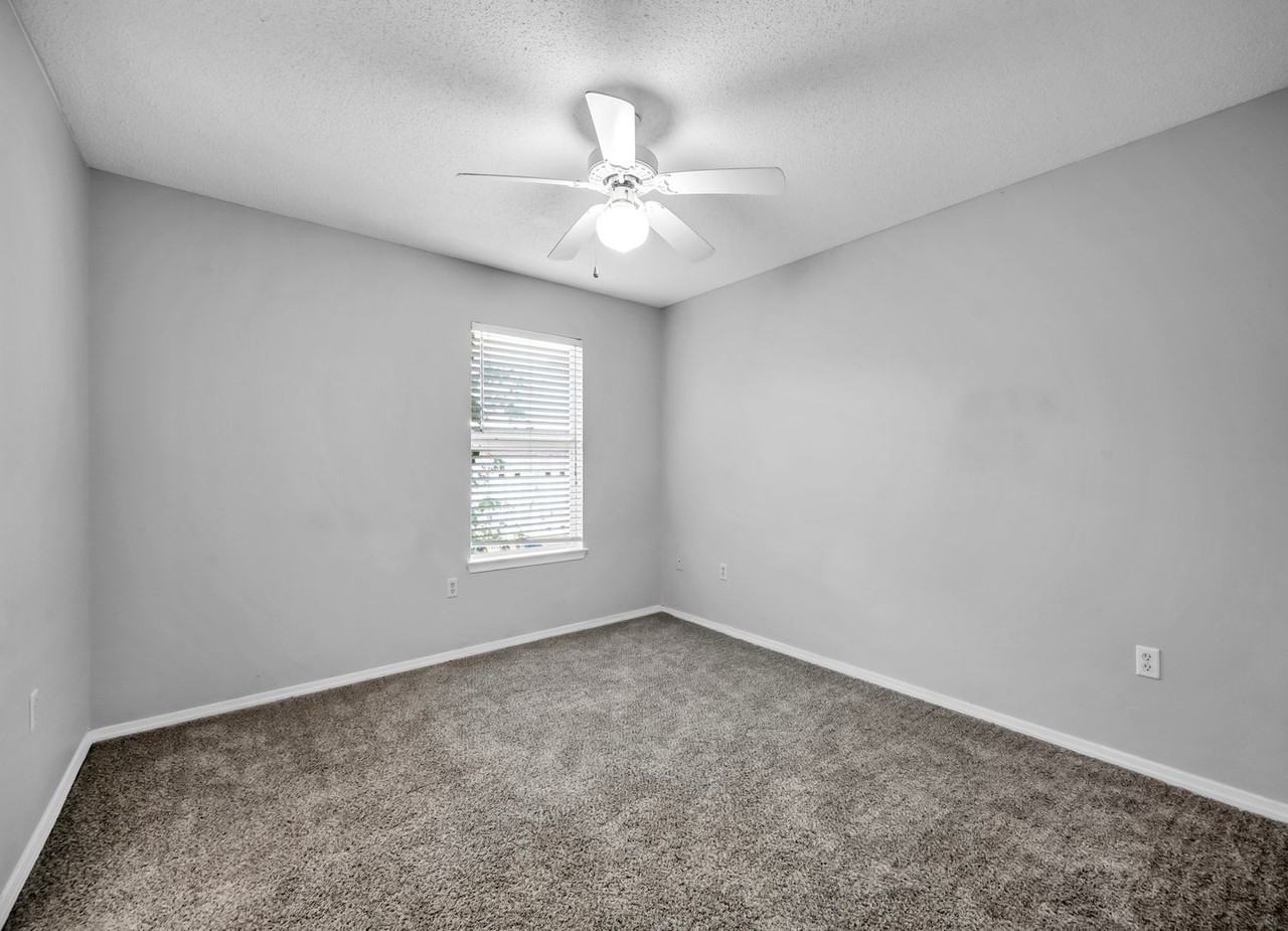 815 Travis Ct - Photo 3 of 44