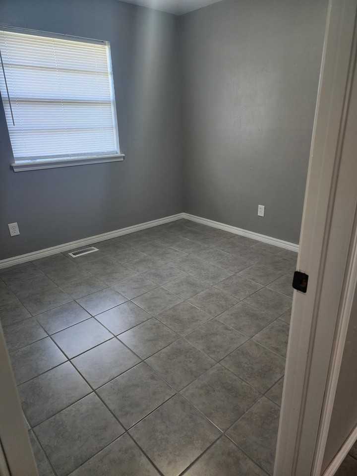 532 Sw 61st Ter #1 - Photo 3 of 28