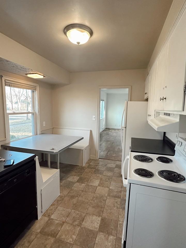 605 12th St N #1 - Photo 7 of 12