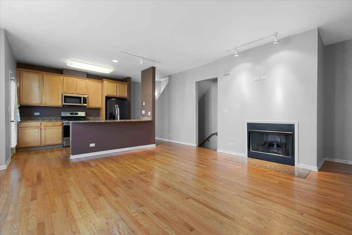 4520 S Woodlawn Ave - Photo 3 of 11