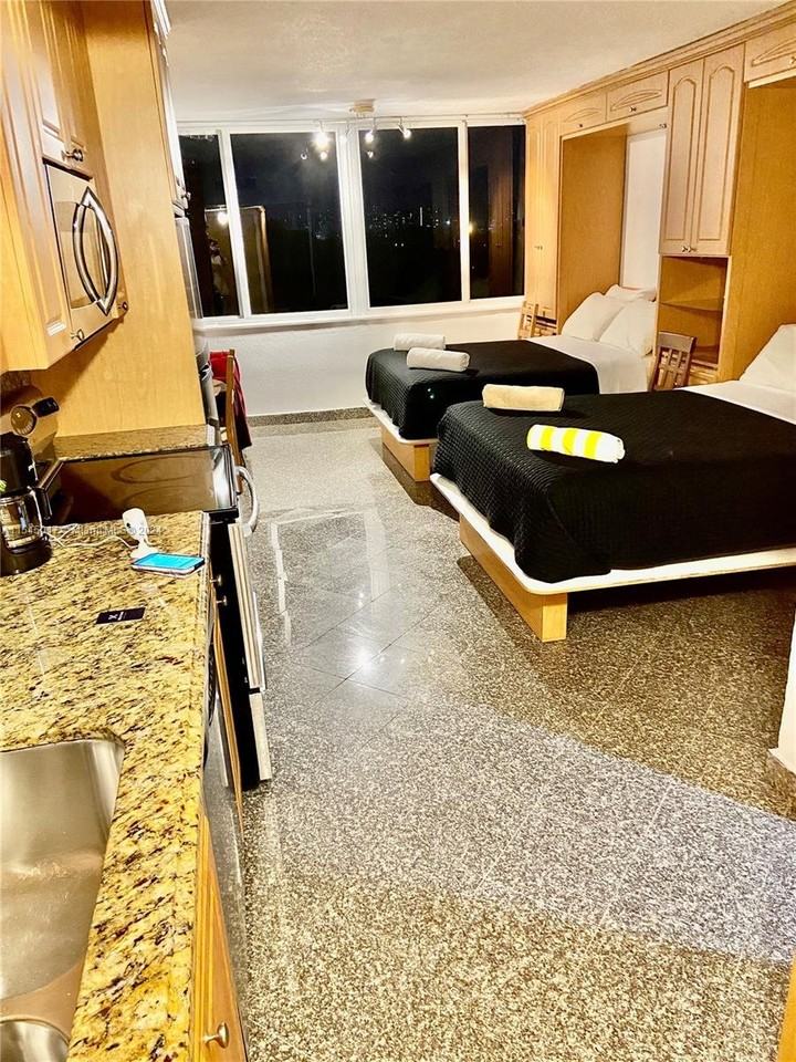 19201 Collins Ave #441 - Photo 2 of 8