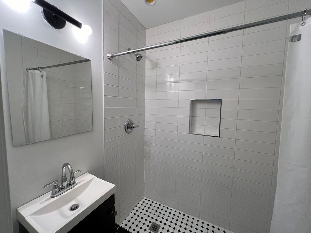 1622 N Bouvier St - Photo 7 of 21