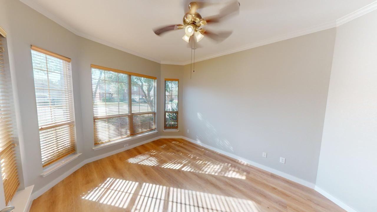 20717 Bellerive Dr - Photo 5 of 40