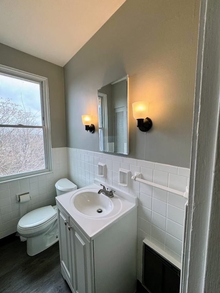 320 Orchard Pl - Photo 7 of 12