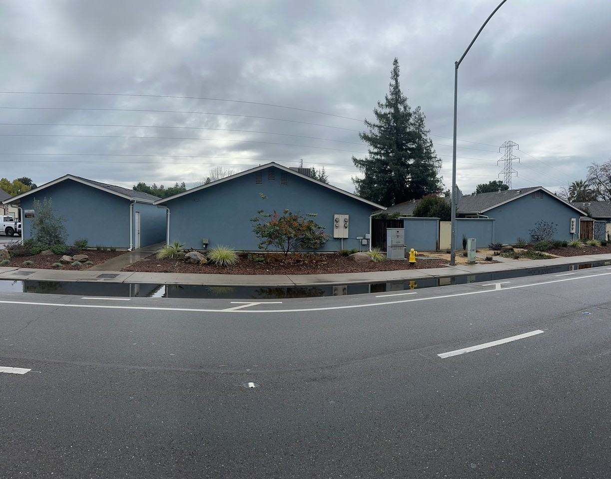 2516 Standiford Ave - Photo 2 of 9