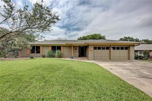 402 Greenwood Dr - Photo 1 of 1