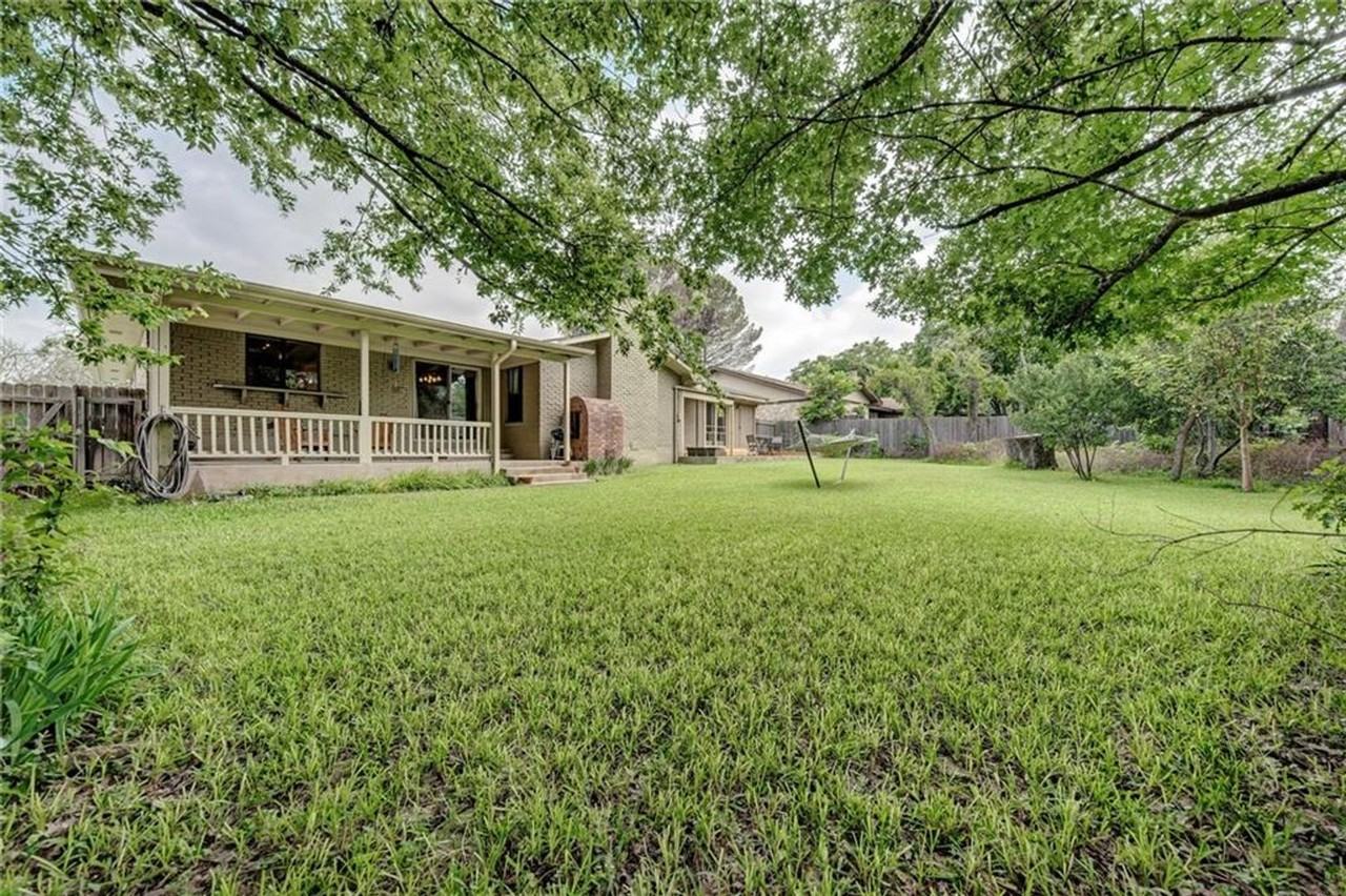 402 Greenwood Dr - Photo 3 of 10