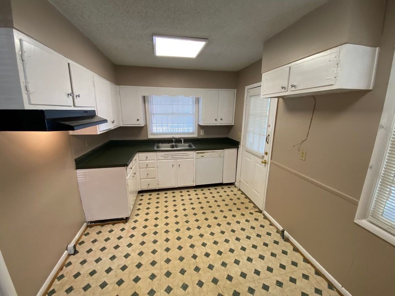393 Sunbrook Ave - Photo 3 of 6