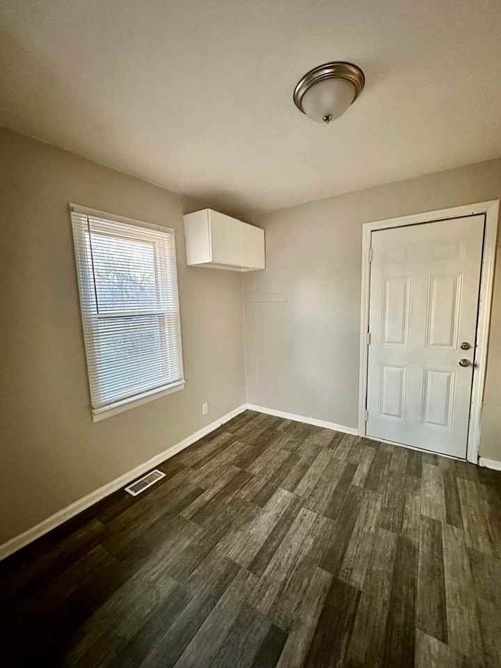 3816 E 68th Ter - Photo 3 of 9