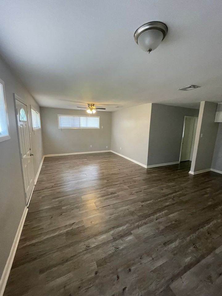 4604 Donnie Ave - Photo 3 of 10