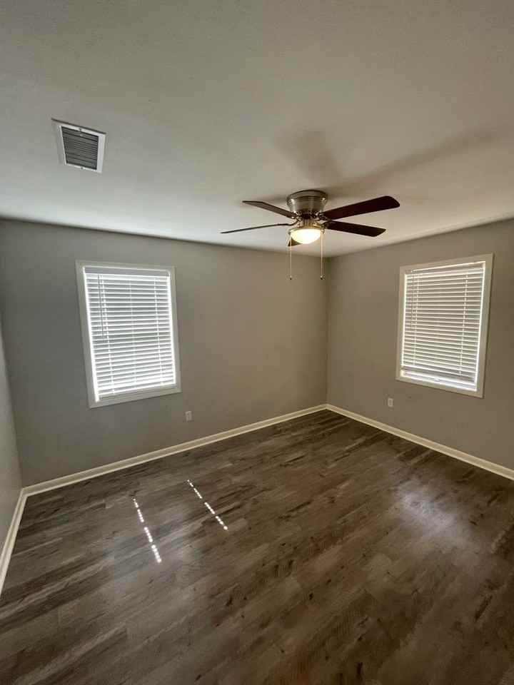 4604 Donnie Ave - Photo 5 of 10