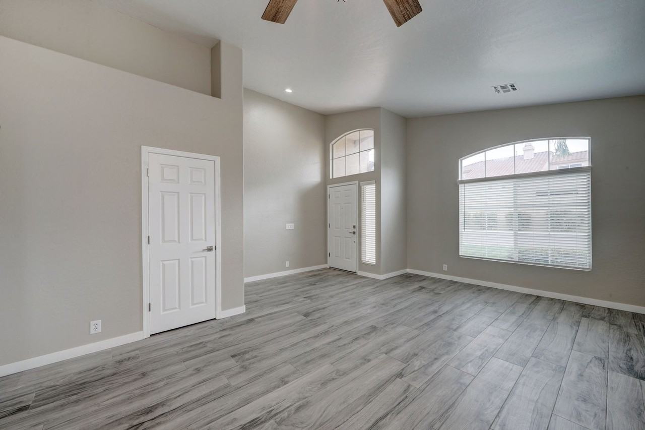 3720 S Heath Way - Photo 4 of 33