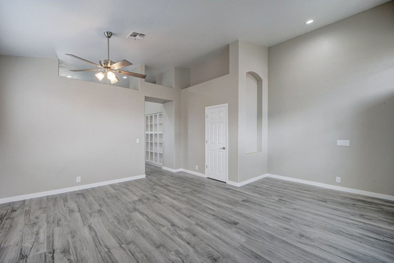 3720 S Heath Way - Photo 5 of 33