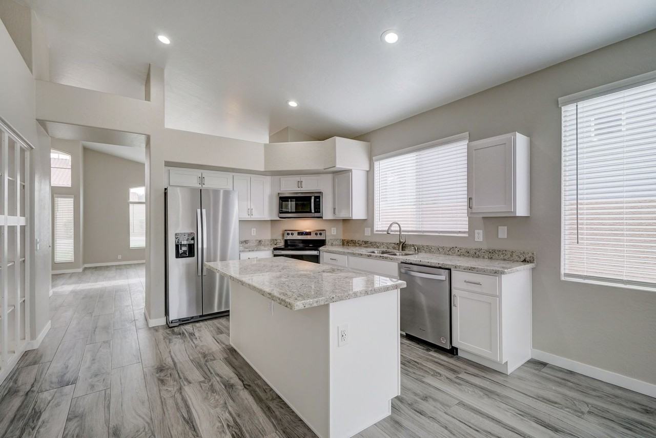 3720 S Heath Way - Photo 7 of 33