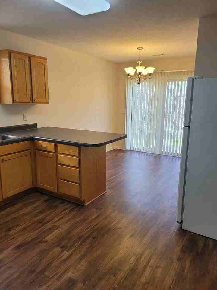 184 Bethania Oaks Cir - Photo 2 of 9