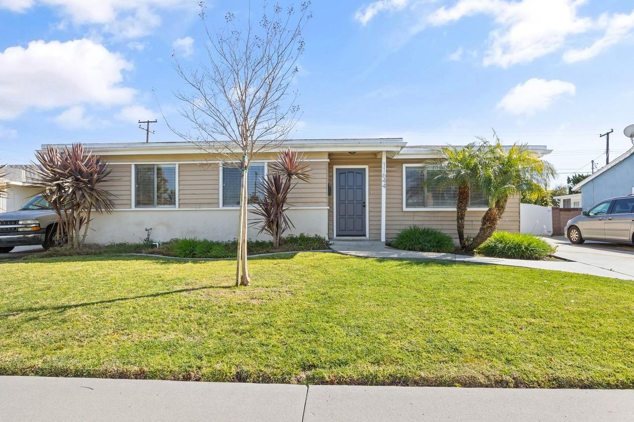 11644 Tidwell Ave - Photo 2 of 24