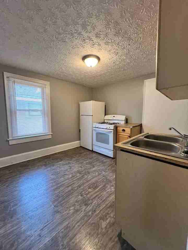 2335 11th St SW - Photo 3 of 8