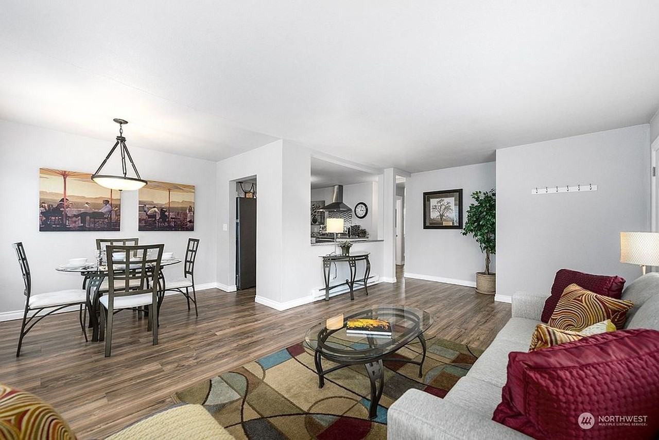 2127 S Ainsworth Ave - Photo 4 of 27