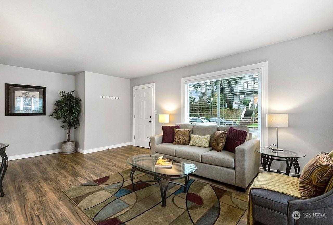 2127 S Ainsworth Ave - Photo 5 of 27