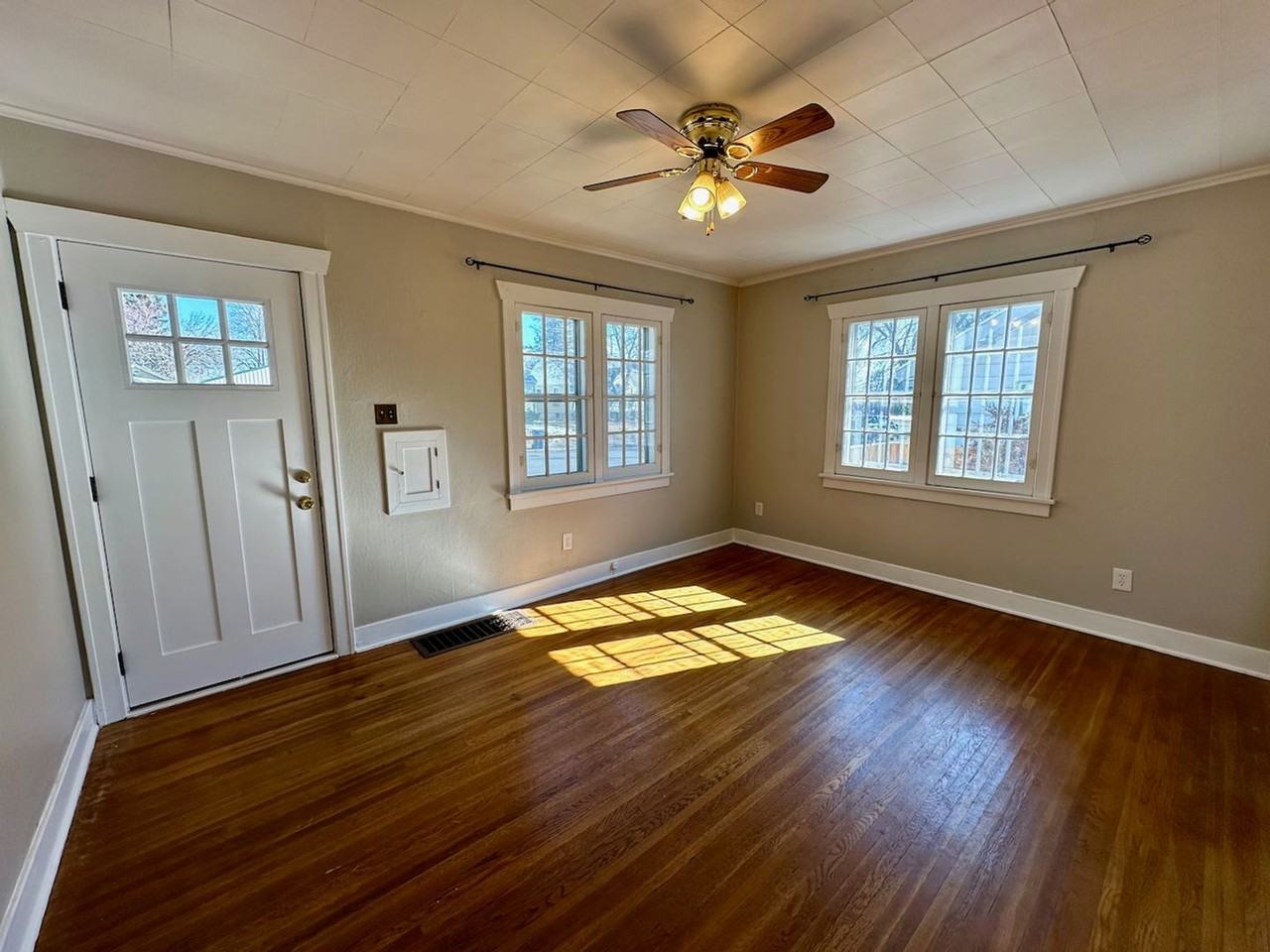 4423 N Lincoln St - Photo 2 of 24