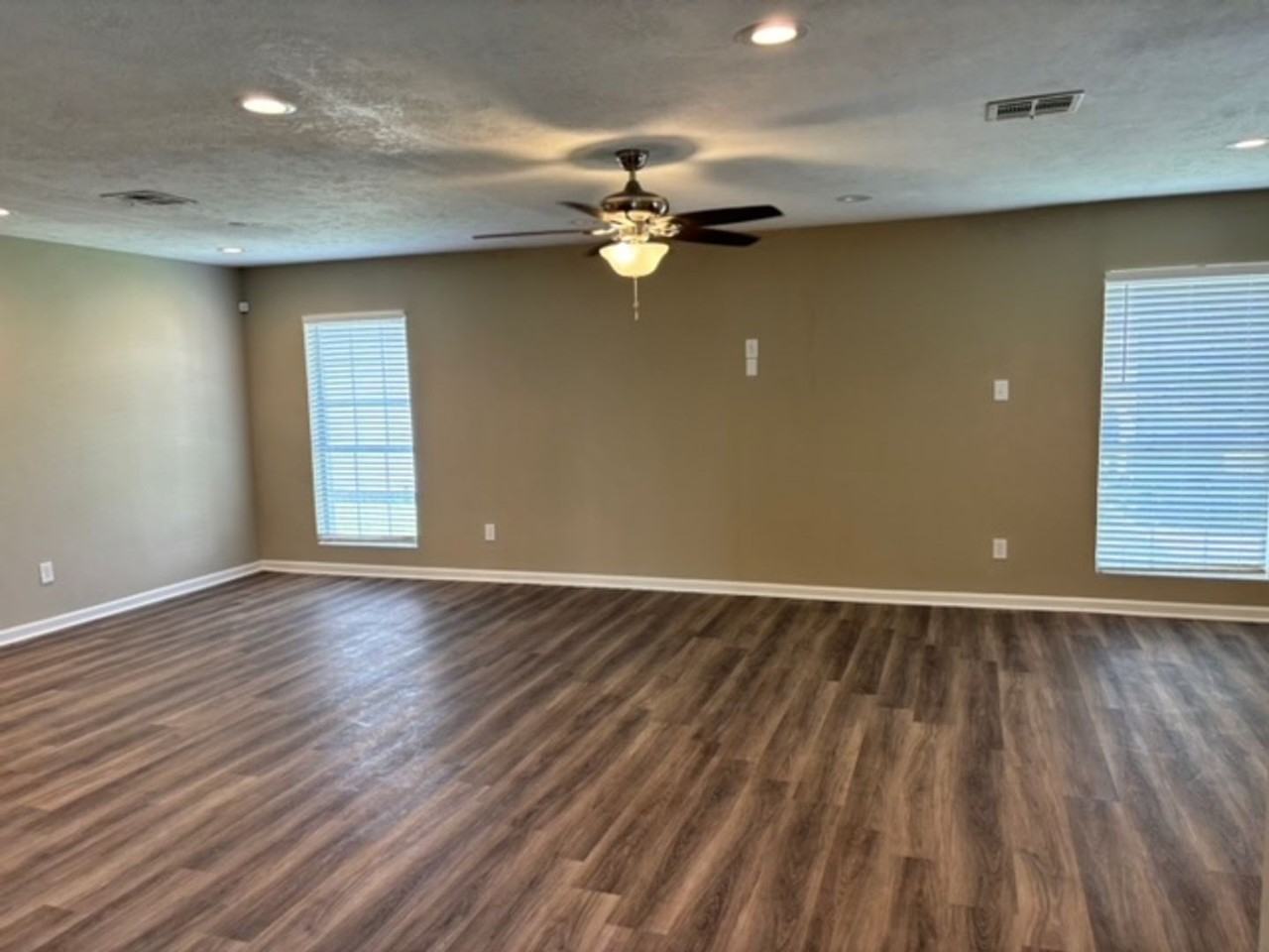 1711 Gandy St - Photo 2 of 16