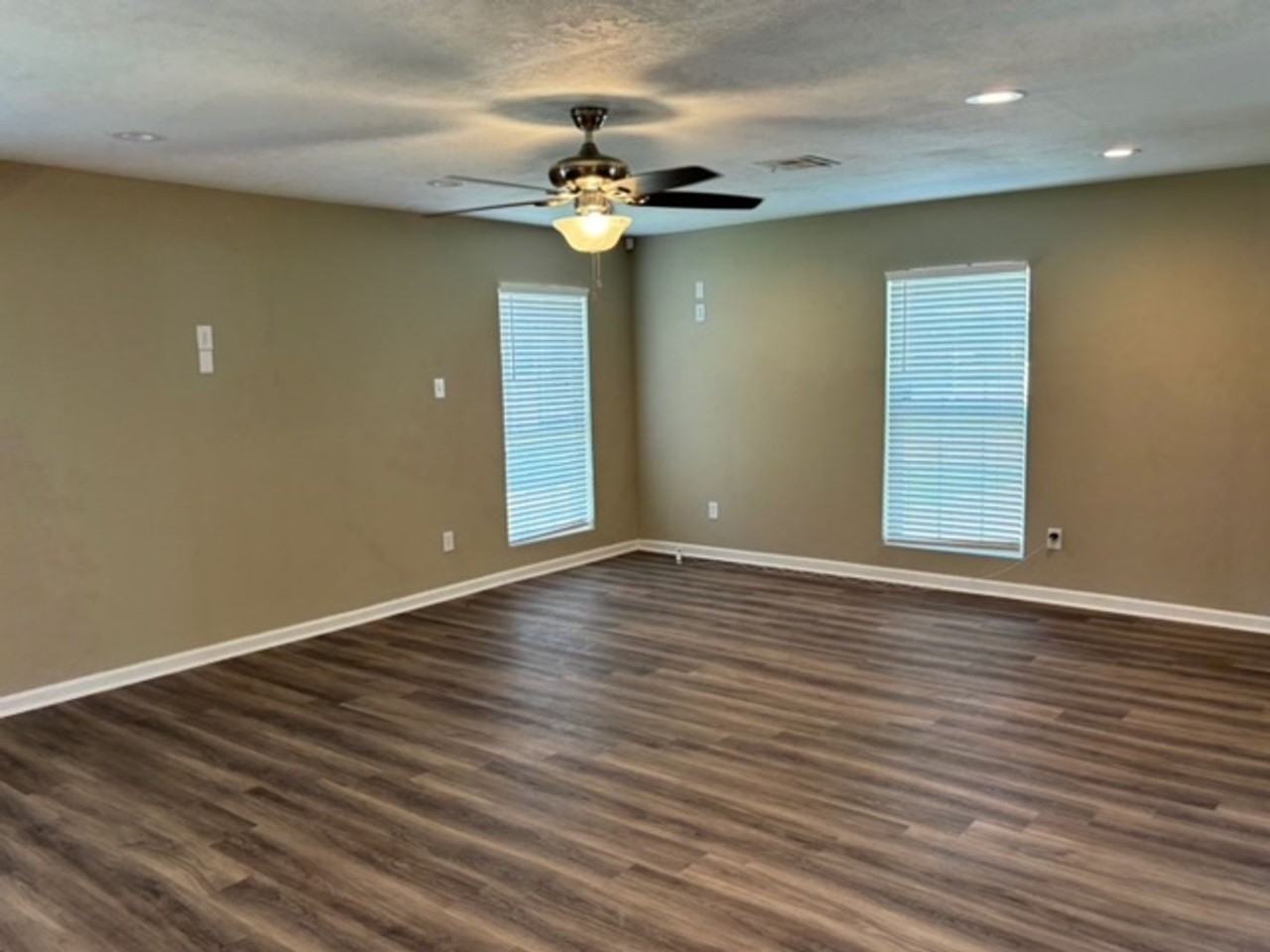 1711 Gandy St - Photo 3 of 16