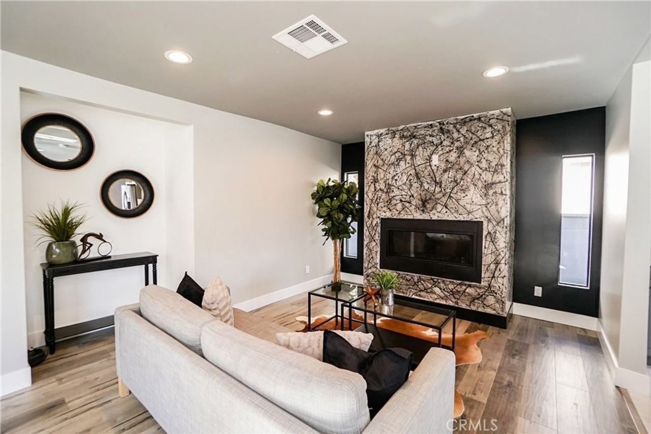 1057 N Avenue 49 - Photo 2 of 18