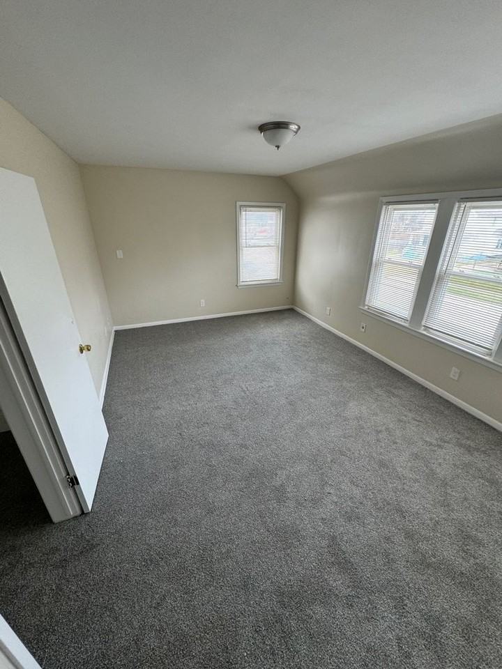 4246 E 126th St - Photo 3 of 13