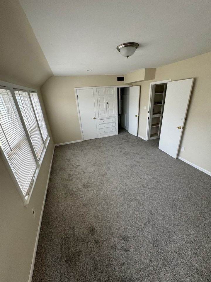 4246 E 126th St - Photo 4 of 13