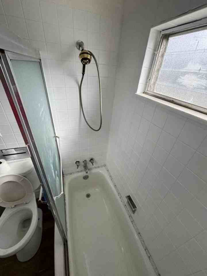 4246 E 126th St - Photo 5 of 13