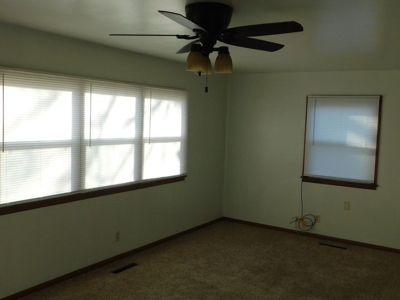 1227 N School St - Photo 2 of 17